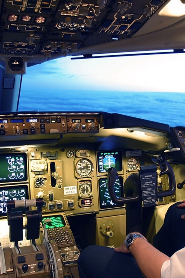 Пилот самолета над облаками