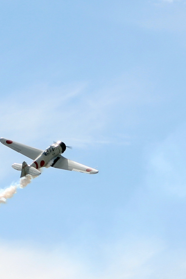 Учебный самолет в небе