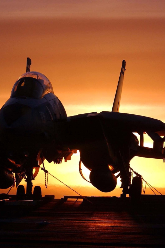 Силуэт самолета на закате