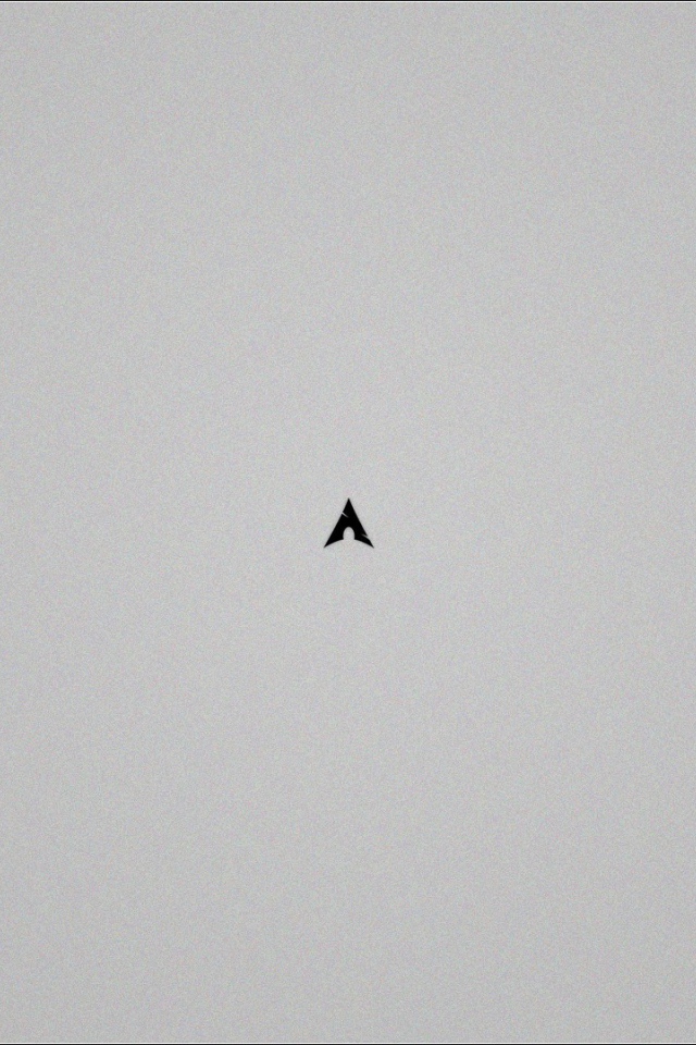 Маленький черный треугольник на сером фоне