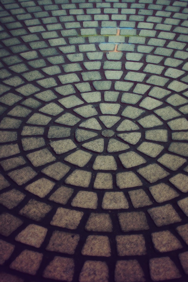 Брусчатка образует круг
