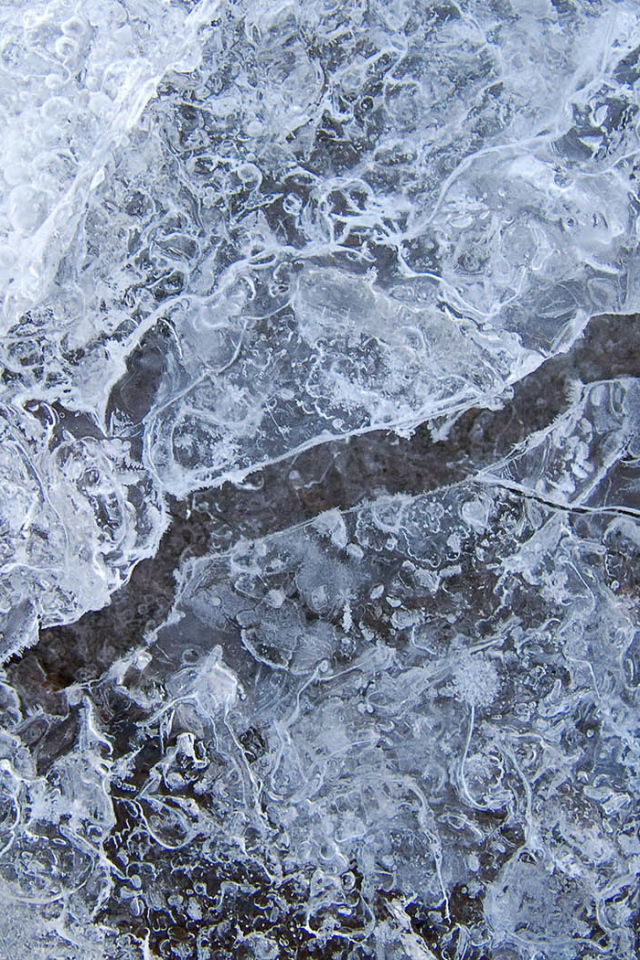 Треснутый лед