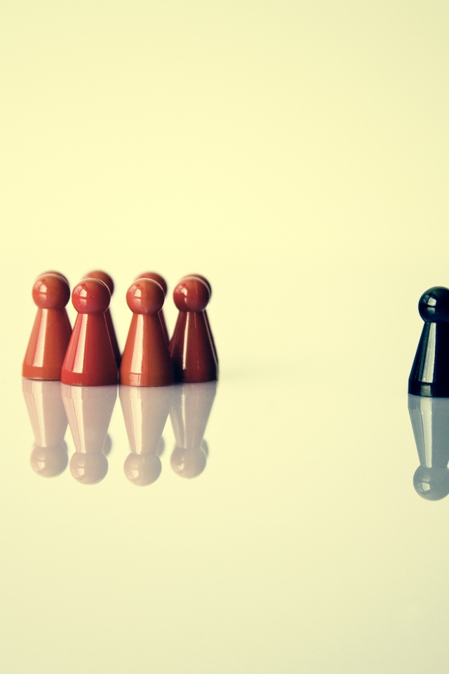 Разные пешки, светлый фон