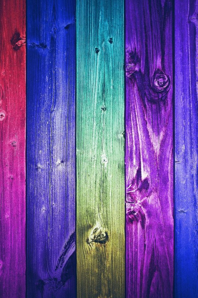 Забор из разноцветных досок