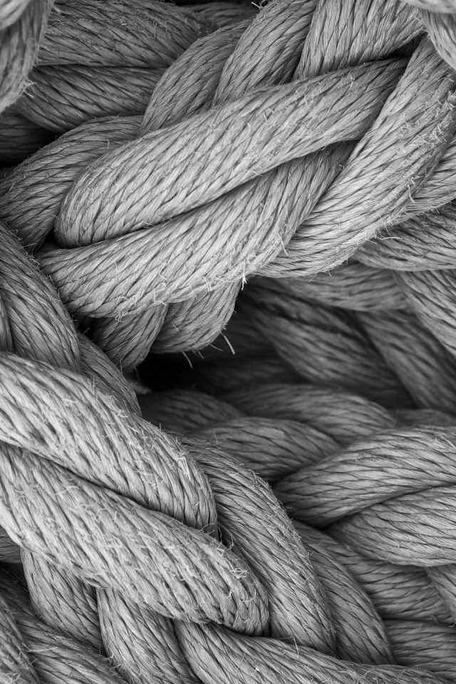 Переплетение серых веревок