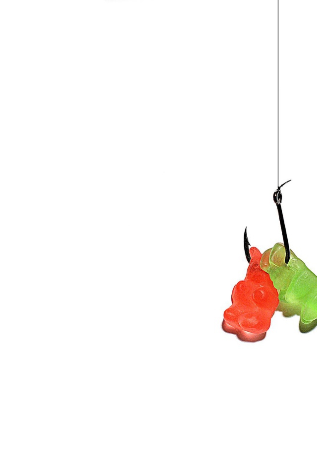 Желейные конфетки на крючке, белый фон