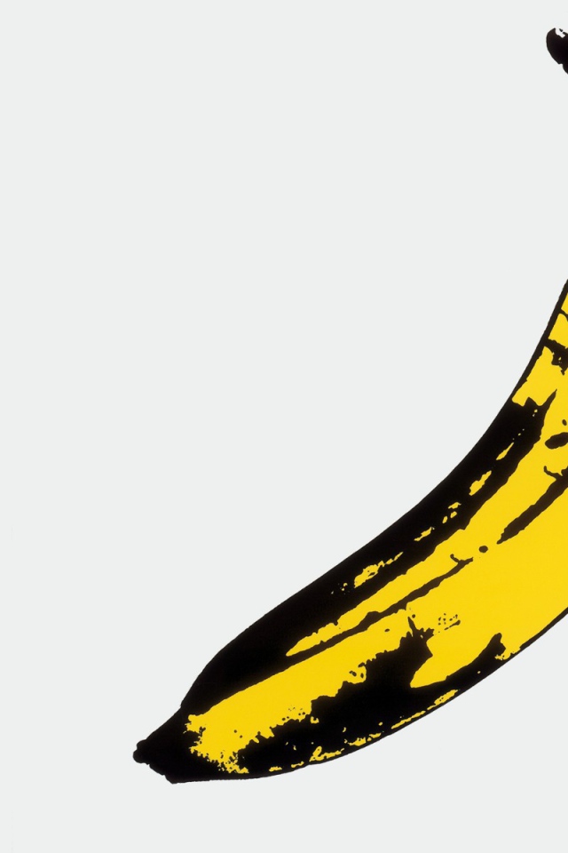 Спелый банан на белом фоне