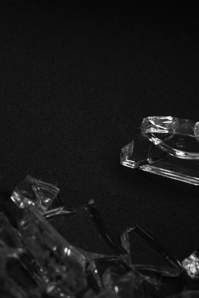 Осколки разбитого стекла