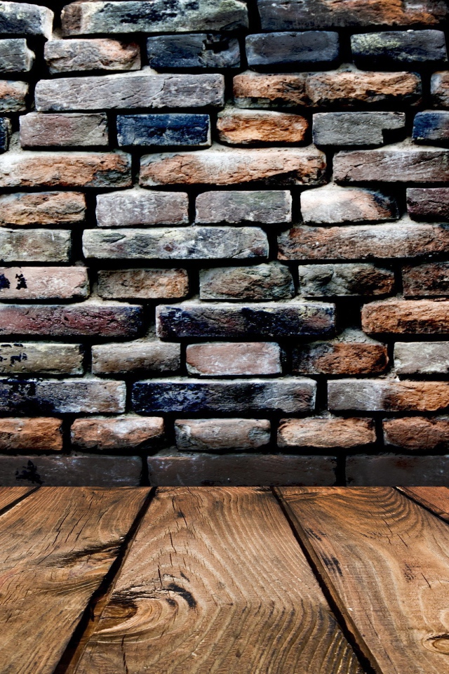 Деревянный пол, кирпичная стена