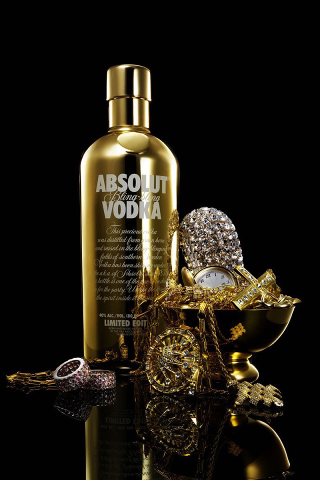 Золотая бутылка водки Absolut