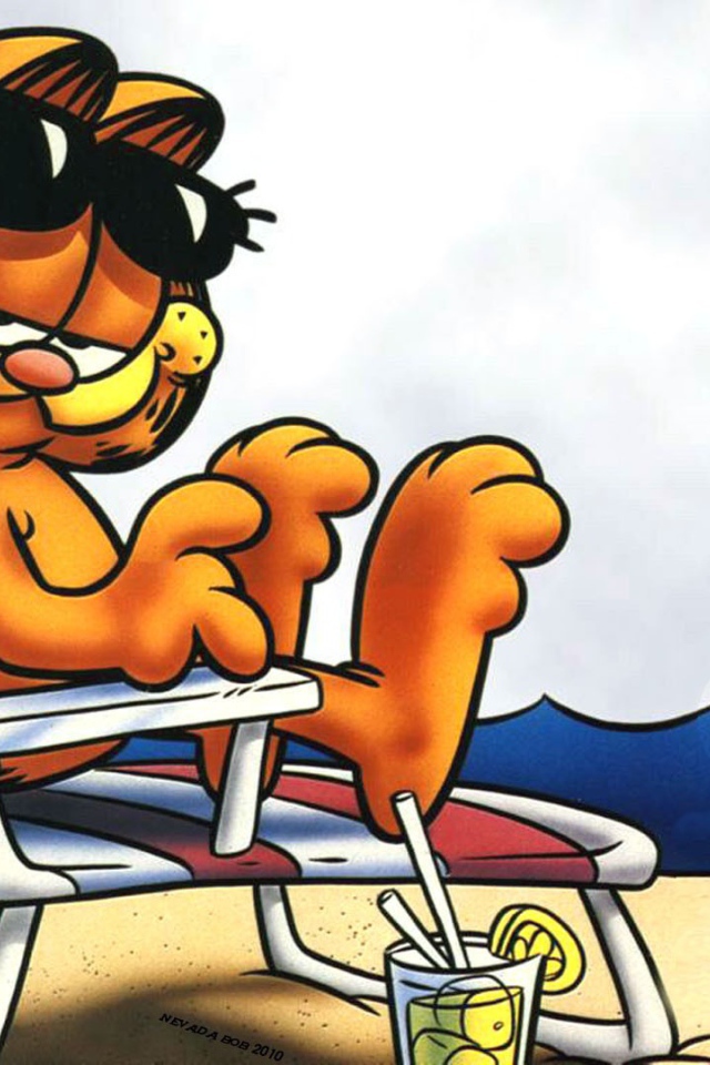 Гарфилд загорает на пляже