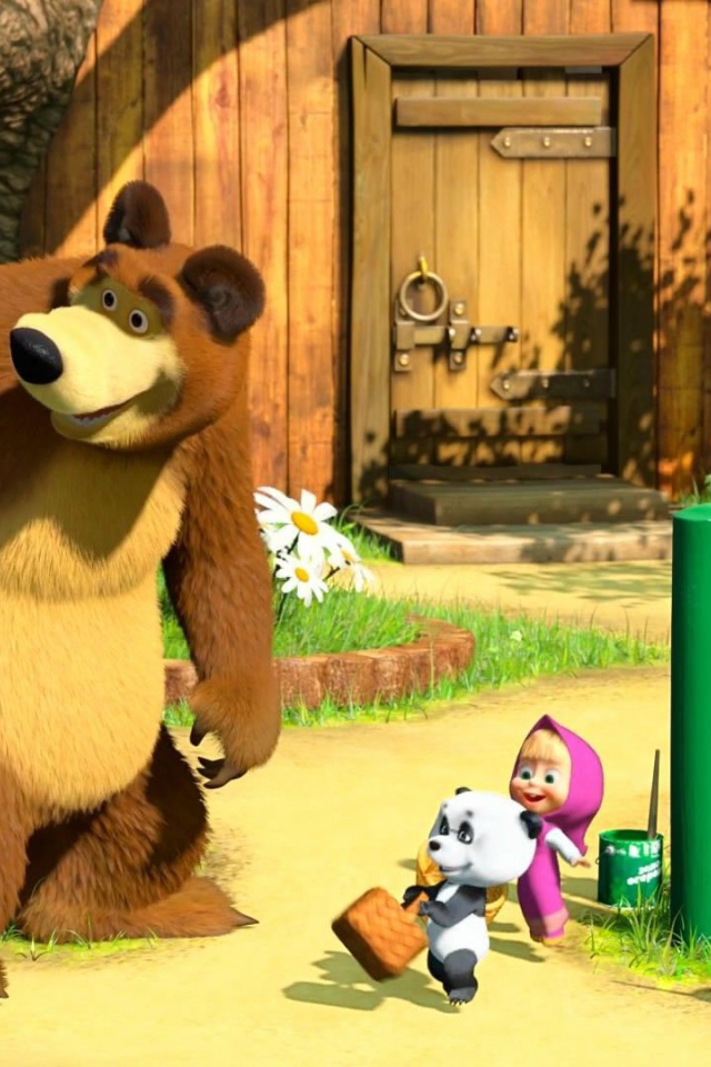 Маша и медведь у дома