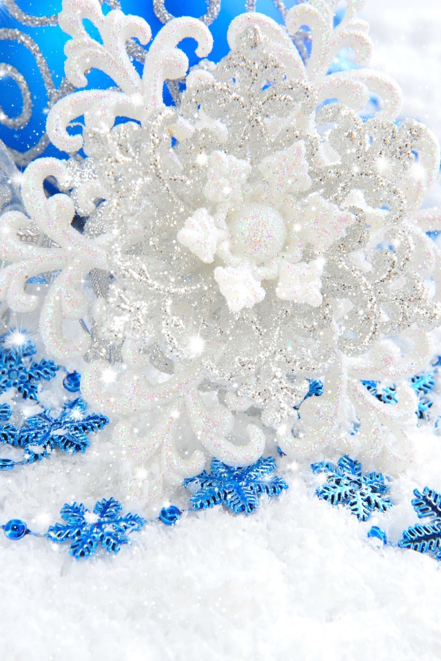Синие и белая снежинки