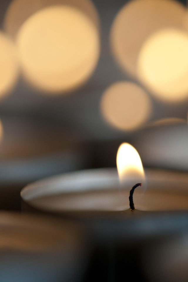 Огонь праздничных свечей