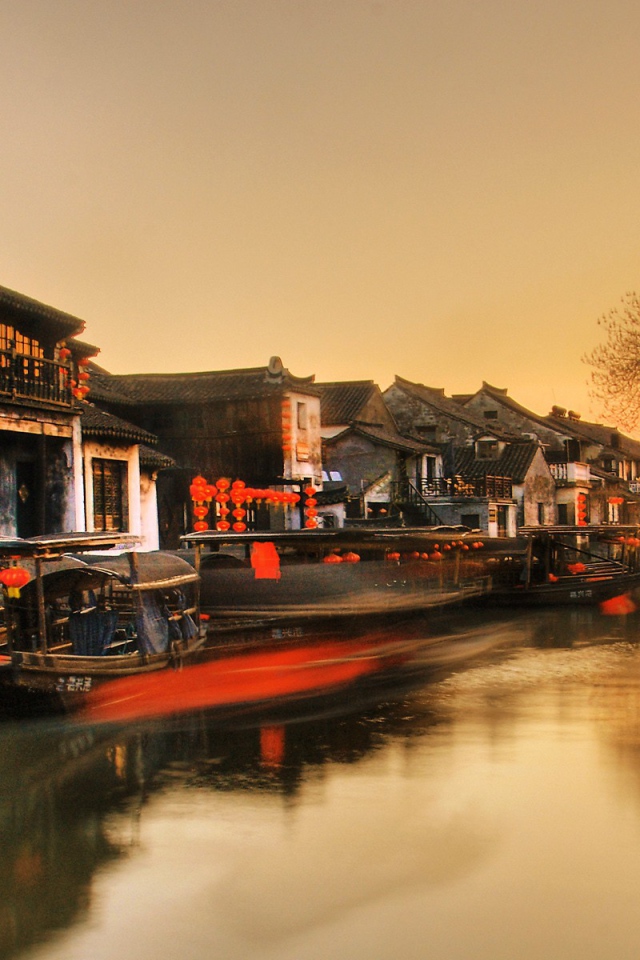 Лодки у пристани в китайском городке