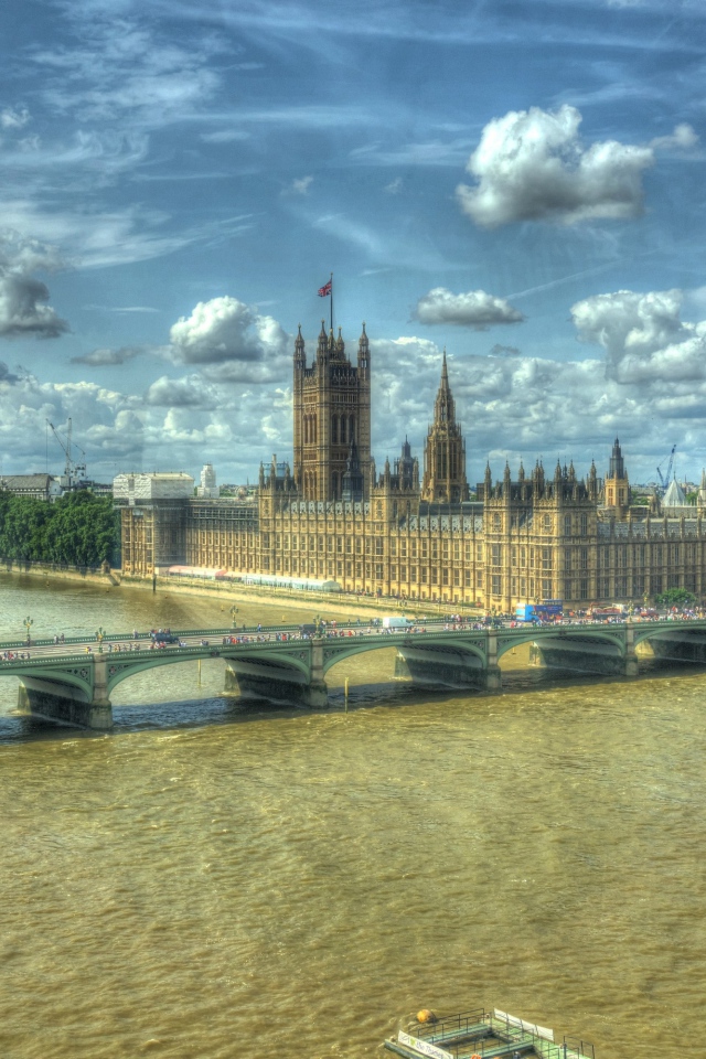 Коричневая вода в Темзе, Лондон