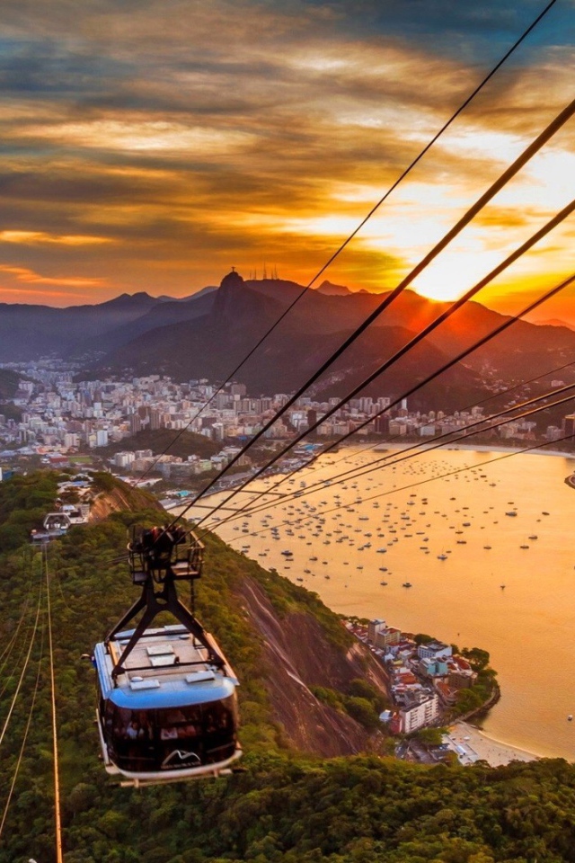 Канатная дорога над холмами в Рио