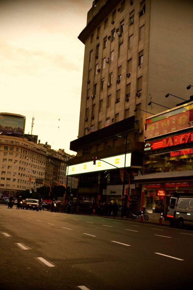 Городская улица Буэнос-Айреса