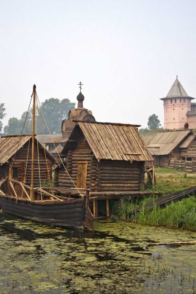 Причал для лодок в Суздали, Россия
