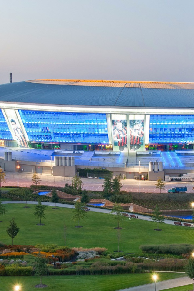 Донбасс Арена — футбольный стадион в Донецке