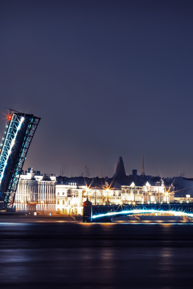 Разводной мост в ночном Санкт-Петербурге