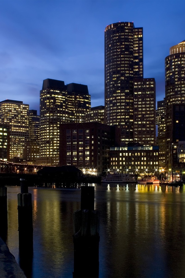 Набережная ночного города