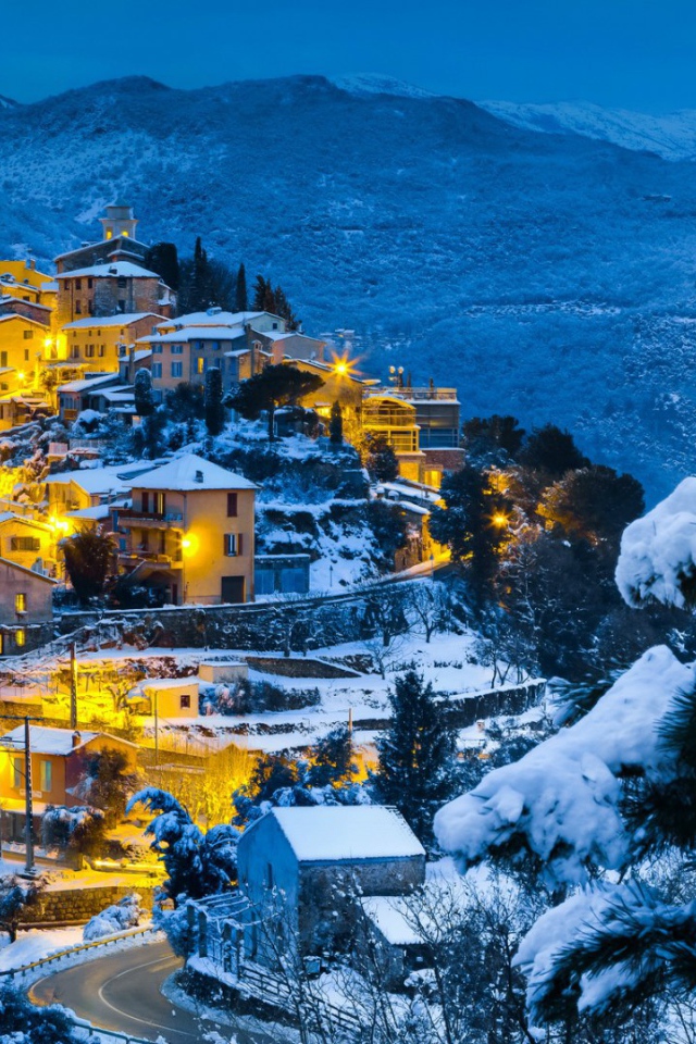 Европейский городок на холме