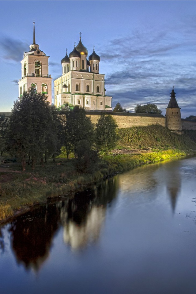 Вечерний город Псков