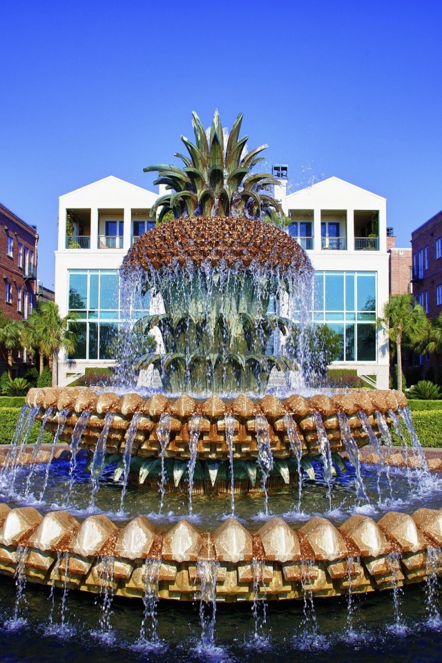 Фонтан в виде ананаса