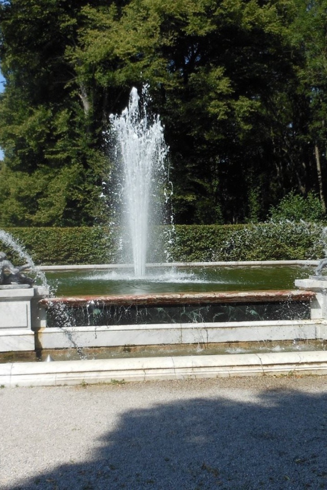 Фонтан в парке, Германия