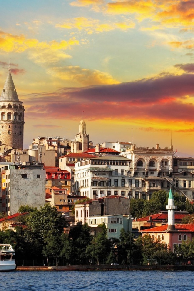 Галатская башня на холме над Стамбулом