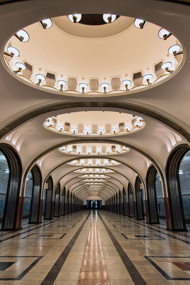 Интерьер одной из станций метро в Москве