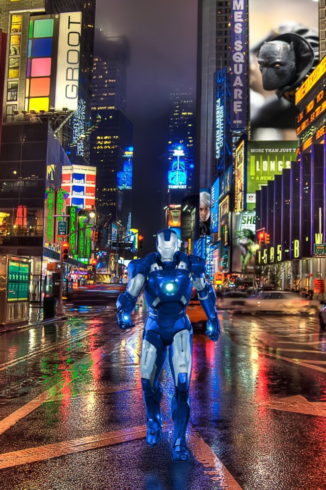 Железный человек идет по Нью-Йорку