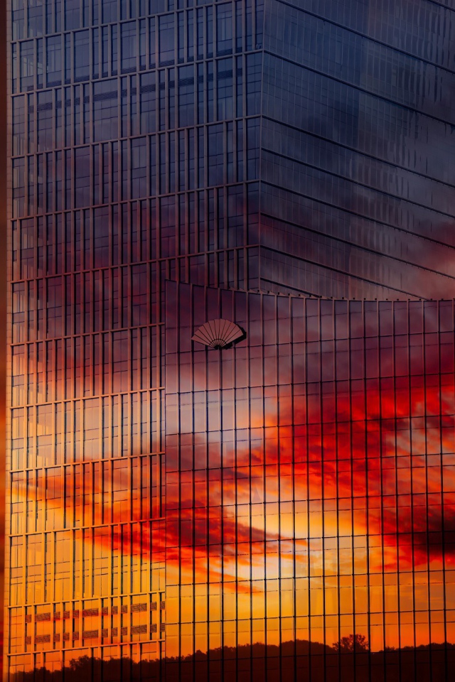 Зеркальный небоскреб в Китае