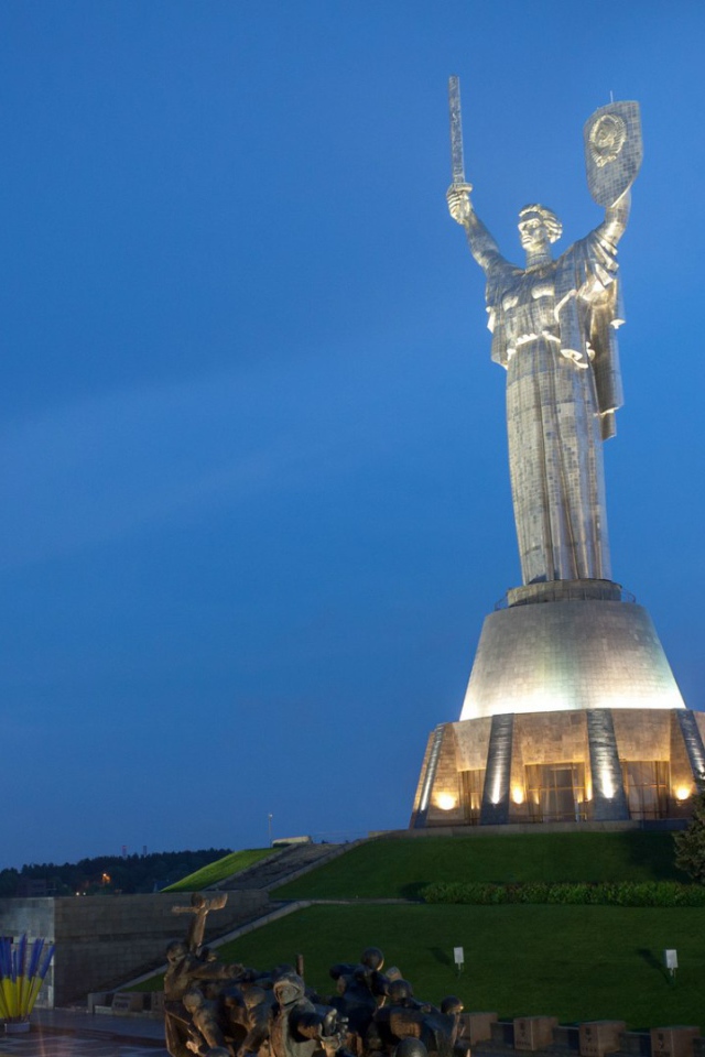 Монумент Родина-мать в Киеве