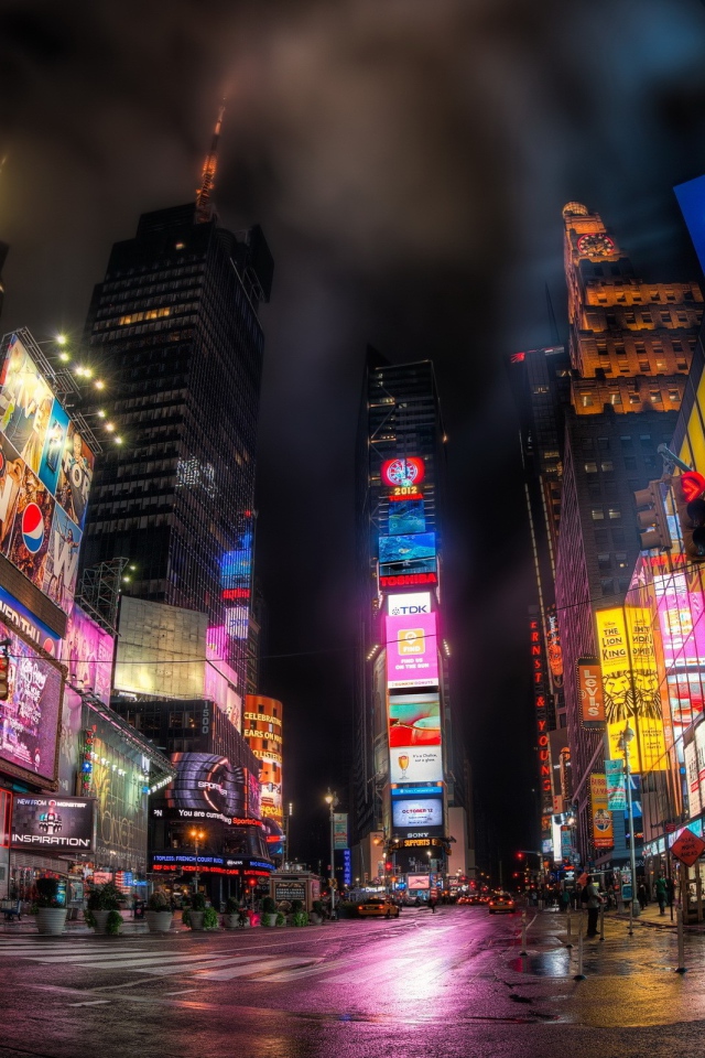 Огни ночной рекламы в городе, HDR фото