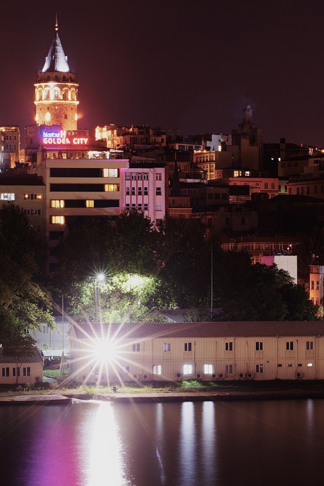 Ночная подсветка Галатской башни