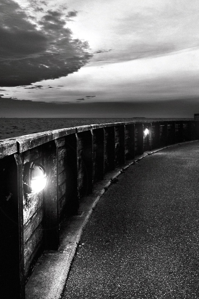 Ночные огни на набережной