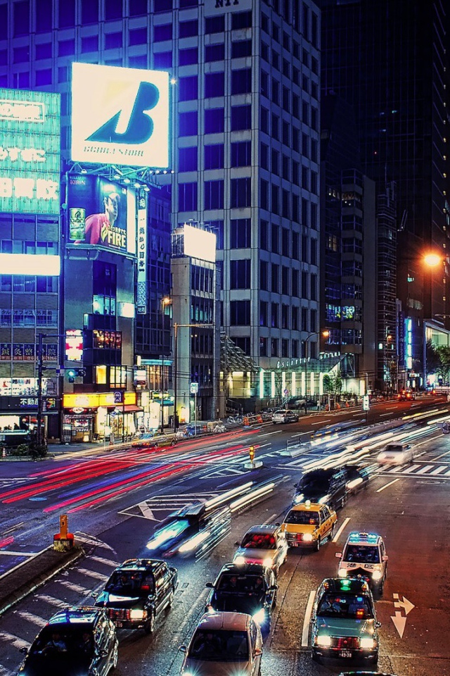 Ночное движение в японском городе