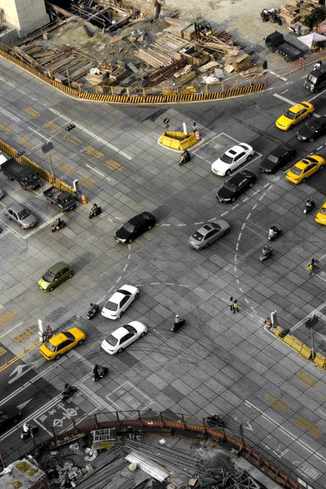 Такси на перекрестке в городе, Япония