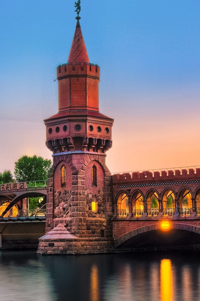 Замок из сказки в парке развлечений