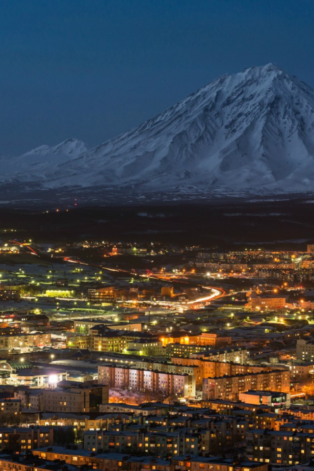 Город у подножия горы Петропавловск-Камчатский
