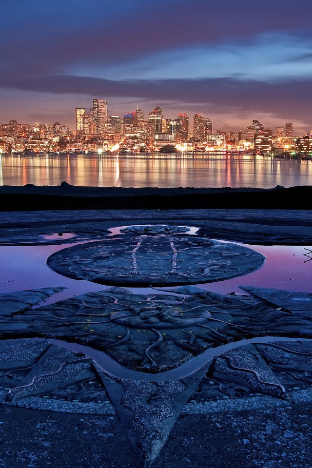 Фигура на набережной Сиэтла