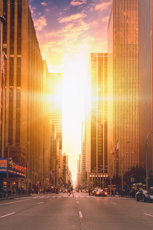 Солнце между небоскребами Манхеттена