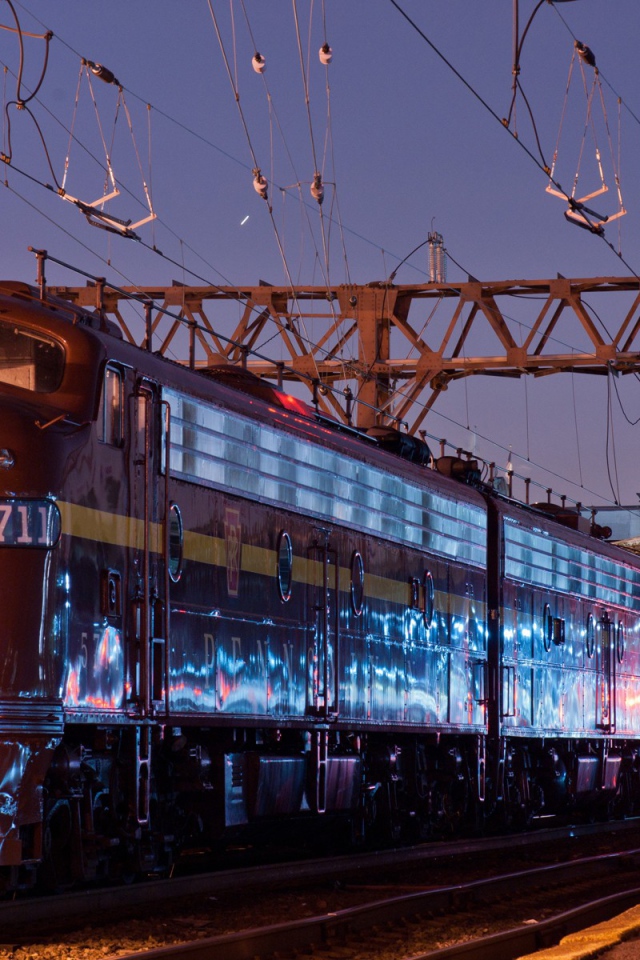 Поезд отправляется с вокзала