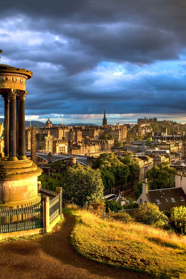 Вид на город Эдинбург