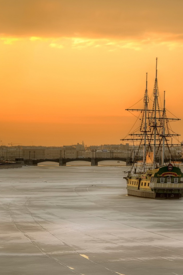 Зимняя река в Санкт Петербурге