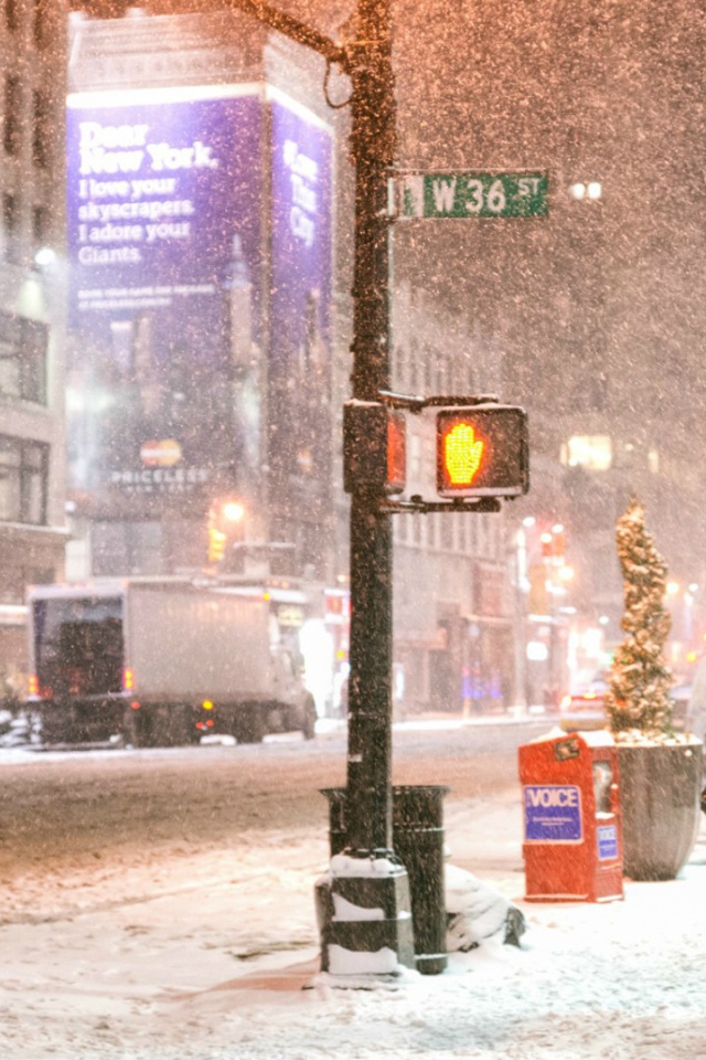 Зимний снегопад в Нью-Йорке