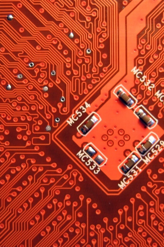 Компьютерная плата красного цвета