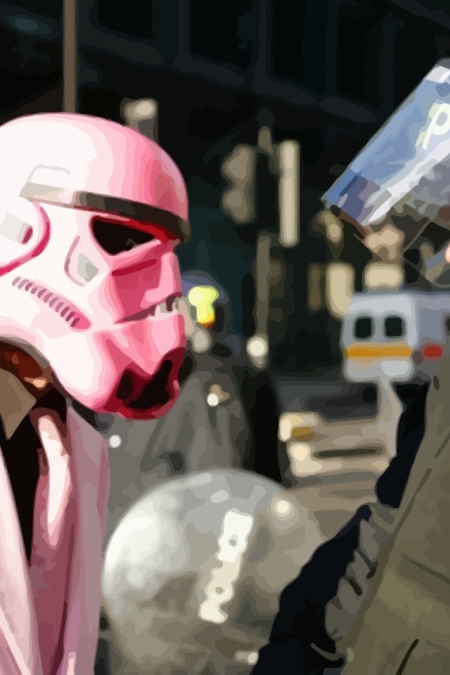 Полицейский и человек в розовой маске Дарта Вейдера